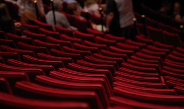 Έτσι έγινε η σεξουαλική κακοποίηση από σκηνοθέτη: Αποκάλυψη από το θύμα που υπέβαλε την πρώτη μήνυση