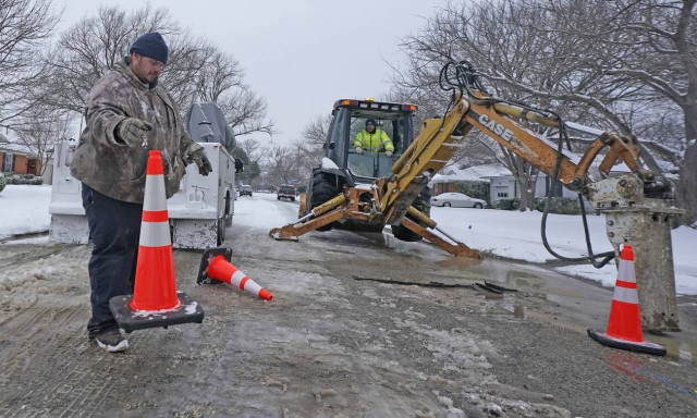 ΗΠΑ: Εκατομμύρια Αμερικανοί χωρίς ηλεκτρικό ρεύμα - Το πολικό ψύχος εξακολουθεί να καλύπτει τη χώρα