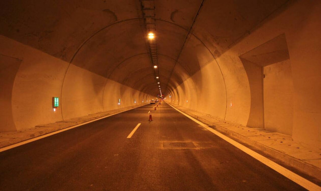 Έκλεισε η Ιόνια Οδός - Πήρε φωτιά νταλίκα