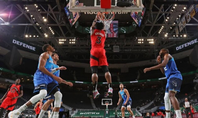 Γιάννης Αντετοκούνμπο: Πολύ μόνος στην νέα ήττα των Μπακς από τους Ράπτορς