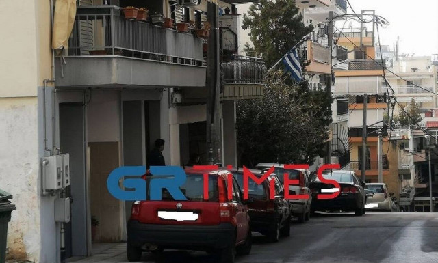 Θεσσαλονίκη: Άντρας έχει ταμπουρωθεί και απειλεί να αυτοκτονήσει