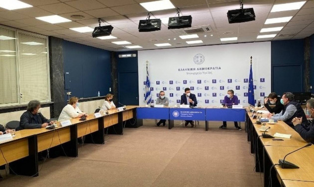 Κορονοϊός: Σύσκεψη στο Υπουργείο Υγείας για την αυξανόμενη πίεση στις ΜΕΘ