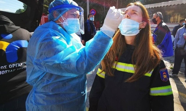 Greece confirms 1,424 new coronavirus infections; 325 in ICUs currently