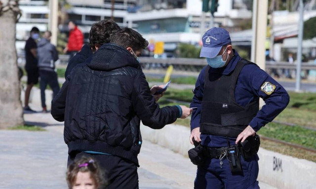 Κορονοϊός: «Κόφτης» για τα SMS σε κάθε περιοχή; Η πρόταση Σαρηγιάννη για να αποφευχθεί νέα «έκρηξη»