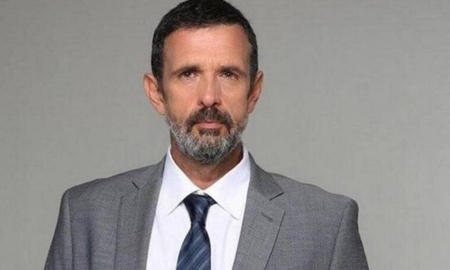 Κακούρης για σεξουαλική κακοποίηση: «Ένα κτήνος που για να κάνει ψωνιστήρι, μαγάρισε το θέατρο»