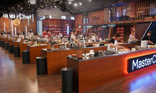 MasterChef: Βγήκαν τα «μαχαίρια»! Η κόντρα για... τα μάτια μιας παίκτριας