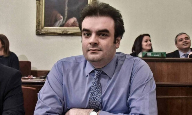 Vaccination certificate is a tool to facilitate, not discriminate, Pierrakakis says