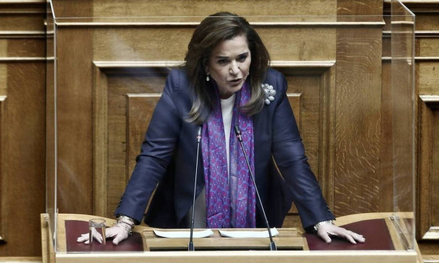 Ντόρα Μπακογιάννη: Η  κυρία Μενδώνη έκανε επικοινωνιακό φάουλ