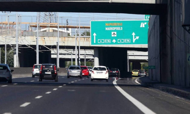Κίνηση στους δρόμους: Προβλήματα στην Αττική οδό λόγω ατυχήματος