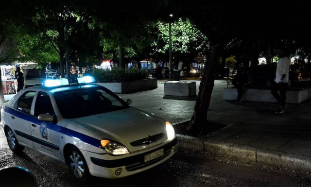 Κυψέλη: Αστυνομικοί έσωσαν ηλικιωμένη, πηδώντας από μπαλκόνι σε μπαλκόνι