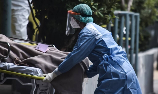 Κρούσματα σήμερα: «Ασφυκτιά» η Αττική με 1.047 νέες μολύνσεις - Ανησυχία για Θεσσαλονίκη, Αχαΐα