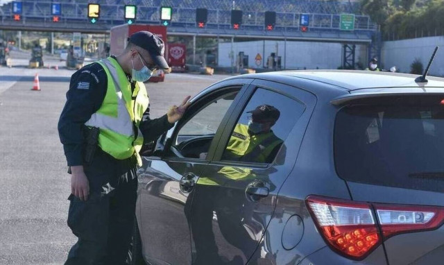 Μετακίνηση εκτός νομού: Τα σενάρια για το Πάσχα - Πότε θα επιτραπούν τα ταξίδια