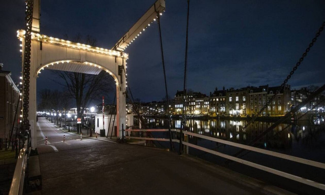 Κορονοϊός - Ολλανδία: Μέχρι 15 Μαρτίου η απαγόρευση κυκλοφορίας τη νύχτα - Ξανανοίγουν τα κομμωτήρια