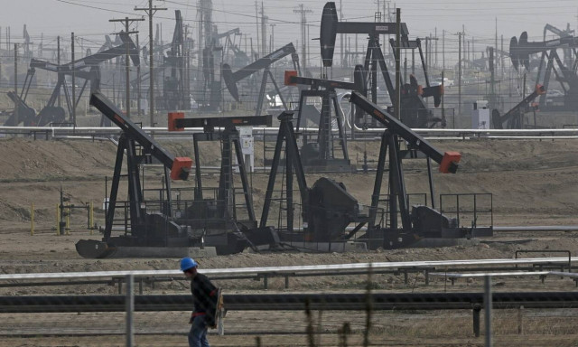 Κέρδη στη Wall Street - «Καλπάζει» η τιμή του πετρελαίου