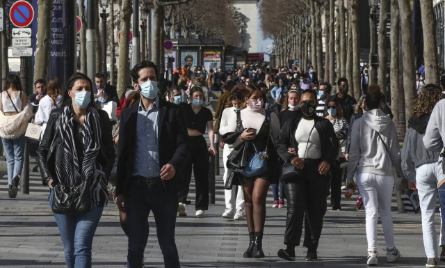 Κορονοϊός Γαλλία: «Επιδεινώνεται» η υγειονομική κατάσταση - Σε lockdown και η Δουνκέρκη