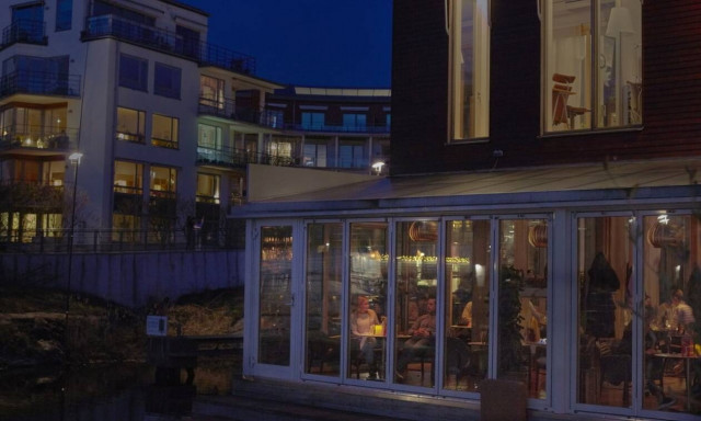 Κορονοϊός Σουηδία: Αυστηρότερα μέτρα - Κλείνουν νωρίτερα μπαρ, καφέ, εστιατόρια