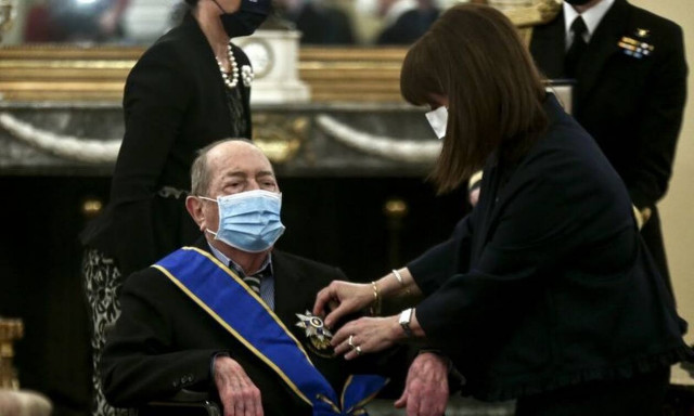 Παρασημοφορήθηκε ο 97χρονος Ιάκωβος Τσούνης από την ΠτΔ - Δώρισε εκατομμύρια στις Ένοπλες Δυνάμεις