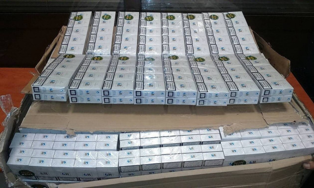 «Λαβράκι» έβγαλε ΑΑΔΕ: Το πλοίο από τη Συρία έκρυβε πάνω από 37.000.000 πακέτα τσιγάρα