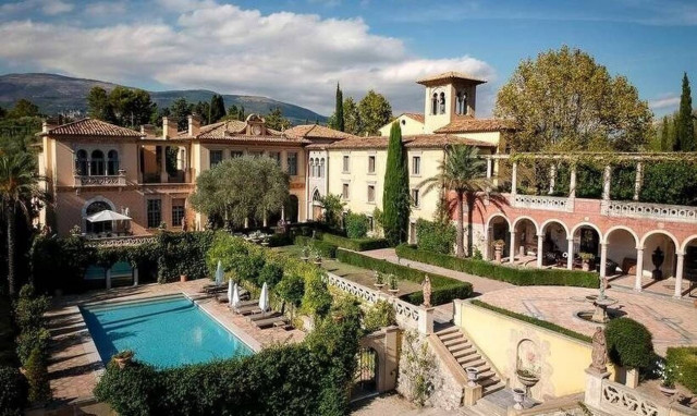 Έχτισε ένα κάστρο 64 εκατομμυρίων δολαρίων - Τώρα πρέπει να το γκρεμίσει! (video)