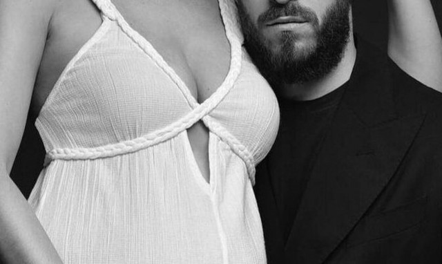 Γνωστό ζευγάρι υποδέχθηκε το τρίτο παιδί του (pics)