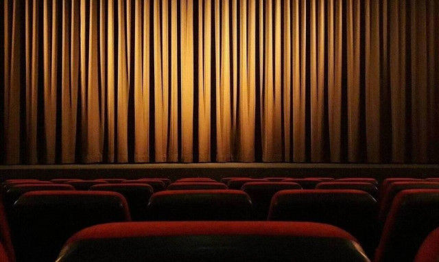 Καταγγελία – Σοκ: Ηθοποιός πήγε δύο φορές στα επείγοντα από χτυπήματα του Πέτρου Φιλιππίδη