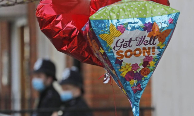 Κορονοϊός Βρετανία: Μειώθηκε το επίπεδο συναγερμού – Καλύτερη η κατάσταση στα νοσοκομεία