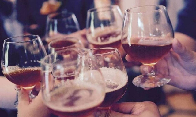 Θεσσαλονίκη: Το κόλπο για τη διοργάνωση κορονοπάρτι - Τι κάνουν για να μπερδεύουν τις αρχές