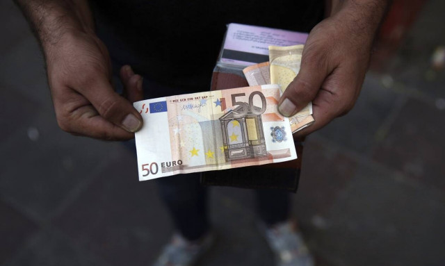 Επιθετικές πολιτικές ενέργειες για να τονωθεί η οικονομία