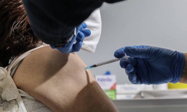 Κρούσματα σήμερα: Αγωνία για τις νέες μολύνσεις - Στο «μικροσκόπιο» οι κόκκινες περιοχές