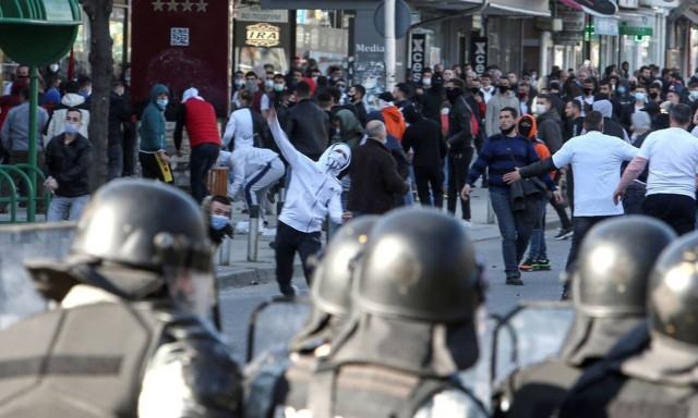 Σκόπια: Ένταση και μικροεπεισόδια στη διάρκεια διαδήλωσης Αλβανών 