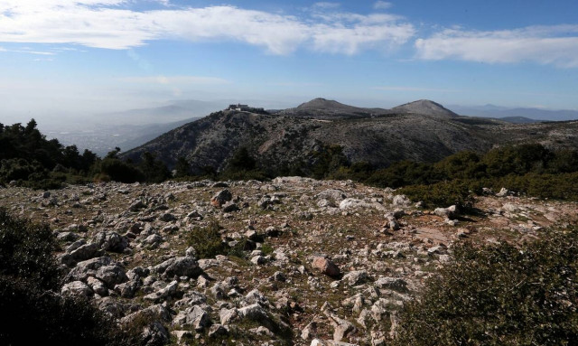 Πάρνηθα: Ολοκληρώθηκε η προσπάθεια ανάσυρσης του νεκρού ορειβάτη 