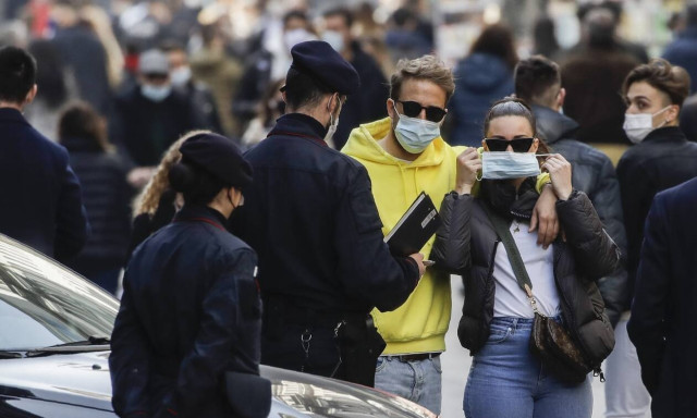 Κορονοϊός: Παγκόσμια επιβράδυνση της εξάπλωσης -Οι μεταλλάξεις θέτουν νέες προκλήσεις για τα εμβόλια