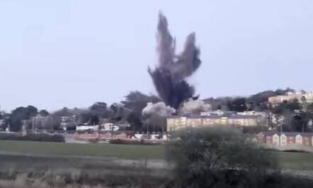 Βρετανία: Εντυπωσιακή ελεγχόμενη έκρηξη βόμβας του Β' Παγκοσμίου Πολέμου στο Έξετερ