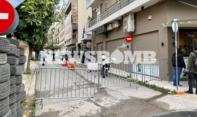 Καρέ - καρέ η επίθεση με μολότοφ στο αστυνομικό τμήμα της Καισαριανής (video)