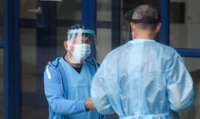 Βατόπουλος στο Newsbomb.gr: Δεν ελαττώνονται τα κρούσματα - Η ημερομηνία - κλειδί για το Πάσχα