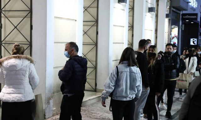 Κορονοϊός - Επιστήμονες: Γιατί πρέπει να ανοίξει το λιανεμπόριο - Στο 20% η ανοσία στο τέλος Μαρτίου