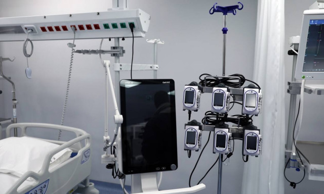 Κρούσματα σήμερα: Στα ύψη ο αριθμός των διασωληνωμένων - Μεγάλη έλλειψη στις ΜΕΘ της Αττικής