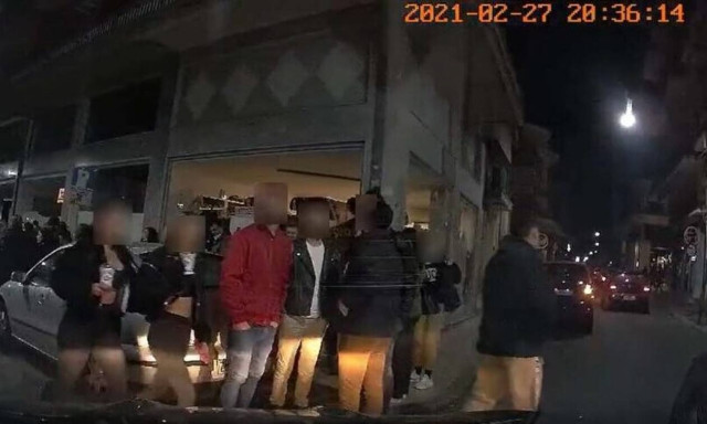 Κορονοϊός - Αγρίνιο: «Πυρετός» το Σαββατόβραδο – Αψήφησαν όλα τα μέτρα και βγήκαν έξω