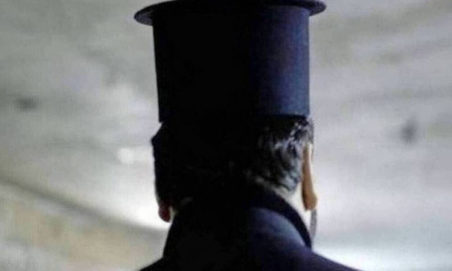 Ηράκλειο: Συνελήφθη ιερέας - Έκρυβε στα ράσα του… περίστροφο!