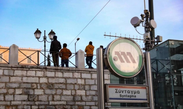 Σύνταγμα: Έκλεισε ο σταθμός του Μετρό - Νέα πορεία για τον Δημήτρη Κουφοντίνα