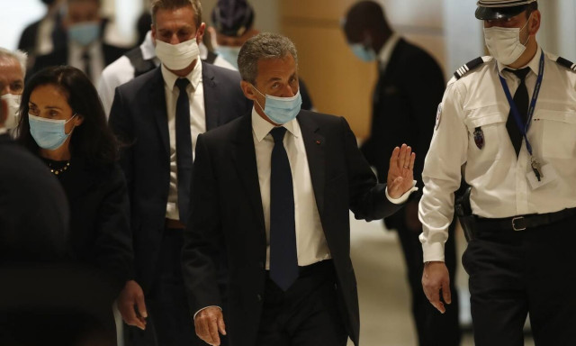 Σαρκοζί: Η άνοδος, η εκκωφαντική πτώση και ο κατ’οικον περιορισμός σε μία έπαυλη εκατομμυρίων