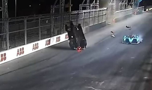 Τρομακτικό βίντεο από αγώνα της Φόρμουλα Ε – Μονοθέσιο εκτοξεύτηκε σαν αεροπλάνο