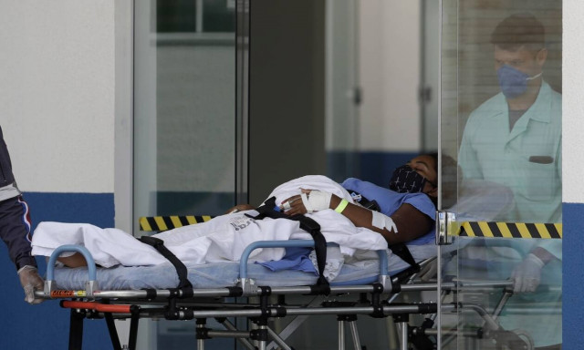 Βραζιλιάνικη μετάλλαξη: Δύο φορές πιο μεταδοτική - Μπορεί να μολύνει αρκετούς που έχουν ήδη νοσήσει