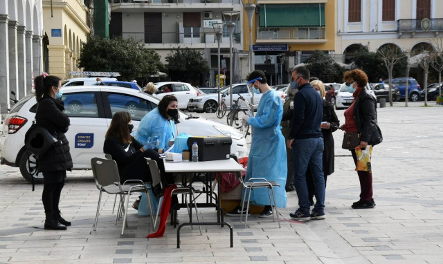 Κορονοϊός: Πότε θα δούμε υποχώρηση της πανδημίας στην Ελλάδα – Τι δείχνουν τα στοιχεία
