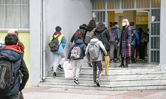 Παράταση σχολικού έτους: Πολύ πιθανή λέει ο πρόεδρος της ΟΛΜΕ – Τι ζητά για Γυμνάσια, Λύκεια