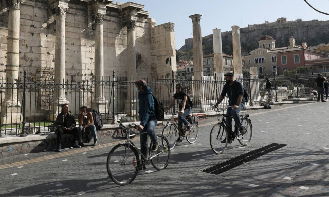 «Λουκέτο» σε όλη τη χώρα έως τις 15 Μαρτίου; Τα σενάρια για καθολικό lockdown και «κόφτη» στο SMS 6