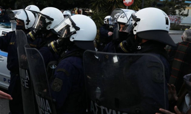 Βίντεο από την καταδρομική επίθεση στο Δημαρχείο Μοσχάτου