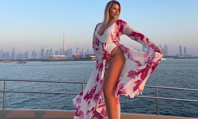 Η Ρεγγίνα περνά την καραντίνα με τον πιο «καυτό» τρόπο (photos)