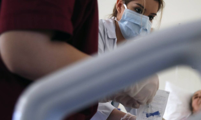 Greece confirms 2,702 new coronavirus cases on Wed.; hospital admissions up 36.33 pct