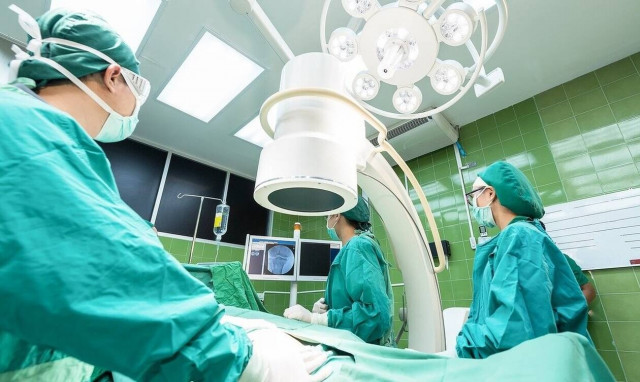 Θύμα τροχαίου «ζωντάνεψε» πάνω στο ιατροδικαστικό τραπέζι